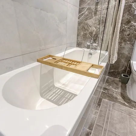 Waterfront 3br Home, With Private Balcony In Xemxija By 360 Estates セント・ポールズ・ベイ