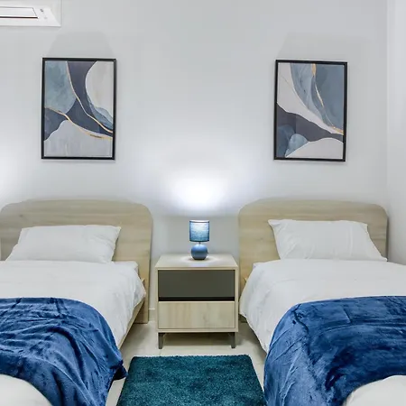 Waterfront 3br Home, With Private Balcony In Xemxija By 360 Estates アパート セント・ポールズ・ベイ