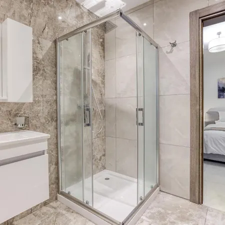 شقة Waterfront 3br Home, With Private Balcony In Xemxija By 360 Estates