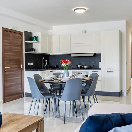 Waterfront 3br Home, With Private Balcony In Xemxija By 360 Estates アパート