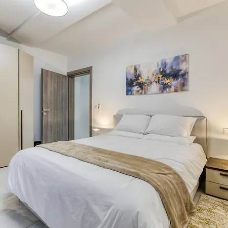 شقة Waterfront 3br Home, With Private Balcony In Xemxija By 360 Estates *