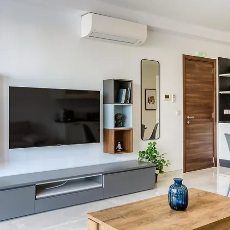شقة Waterfront 3br Home, With Private Balcony In Xemxija By 360 Estates خليج سانت بول